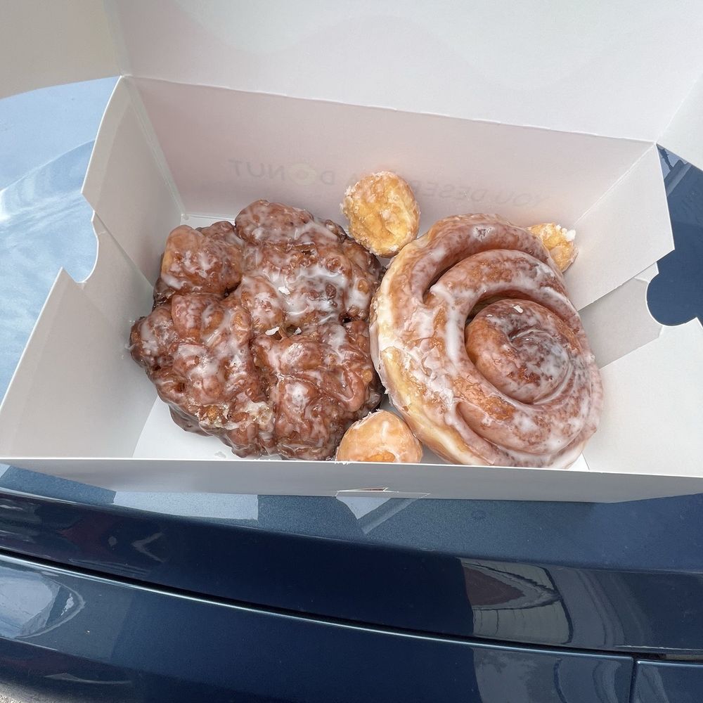 Kelly's Donuts - Apple fritter/ cinnamon roll - Donuts Near Me - Hazelwood, Missouri Kelly's Donuts - Apple fritter/ cinnamon roll - Donuts Near Me - Hazelwood, Missouri