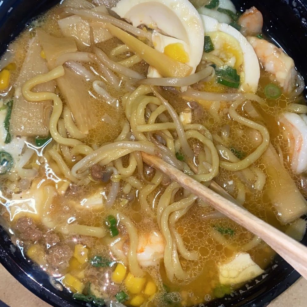 Cheesy cheese ramen with shrimp addition Cheesy cheese ramen with shrimp addition