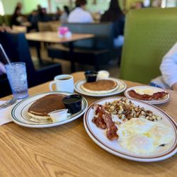 Tom & Suzie's Diner - Bacon and eggs, home fries pancakes