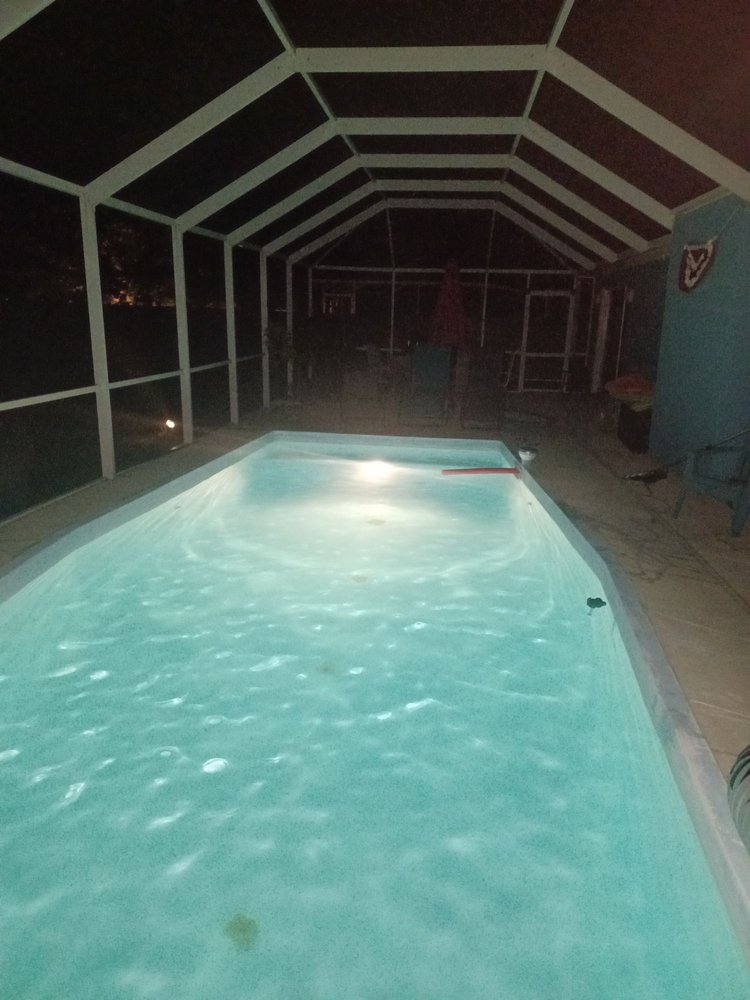 Floresta Pool Center Logo