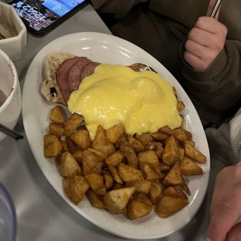Hot Plate - Eggs Benedict - Breakfast & Brunch Near Me - Minneapolis, Minnesota