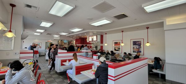 In-N-Out Burger by null