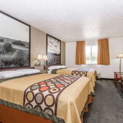 Super 8 by Wyndham Alma - Guest room