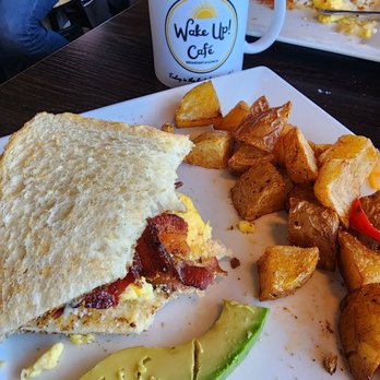 Wake Up Café - La comida mucho mejor de lo esperado, el tocino hecho a la perfección buena calidad de ingredientes, meseros in poco desatentos pero bien. - Breakfast & Brunch Near Me - Bakersfield, California Wake Up Café - La comida mucho mejor de lo esperado, el tocino hecho a la perfección buena calidad de ingredientes, meseros in poco desatentos pero bien. - Breakfast & Brunch Near Me - Bakersfield, California