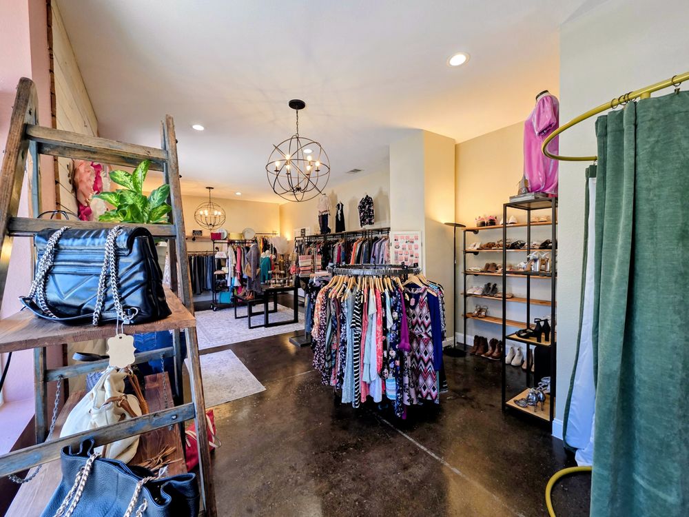 La Di Da Resale Boutique Logo