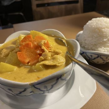 Thai Touch Asian Fusion - The before photo of the yellow curry at Thai Touch! - Thai Near Me - Glendale, California Thai Touch Asian Fusion - The before photo of the yellow curry at Thai Touch! - Thai Near Me - Glendale, California