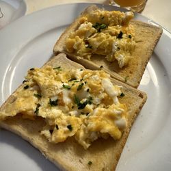 Pan y Più - Egg Toast