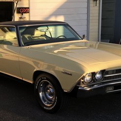Gordon Custom Enterprises - 1969 Chevelle Malibu.  Butternut Yellow.