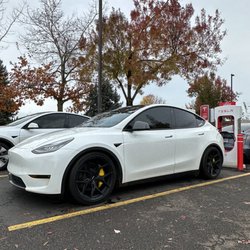 Tesla Supercharger Woodburn - Charging up