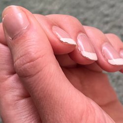 Diana Nails - Chipped and peeling gel manicure after one week.