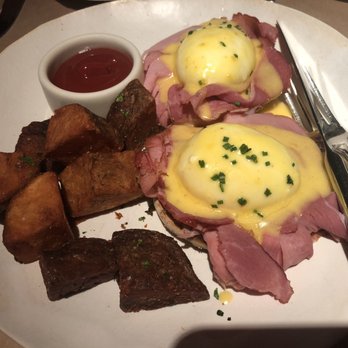 ABC Kitchen - Eggs Benedict with Flying Pigs Farm Ham - Breakfast & Brunch Near Me - New York, New York