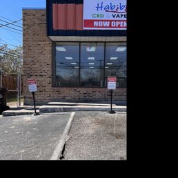 Exterior outside entrance of Habibi CBD & Vapes - San Antonio, Texas Exterior outside entrance of Habibi CBD & Vapes - San Antonio, Texas