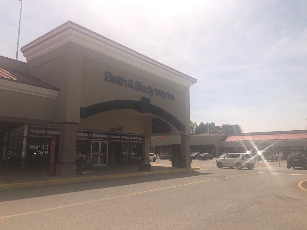 BATH & BODY WORKS Updated August 2024 800 Steven B Tanger Blvd, Commerce,