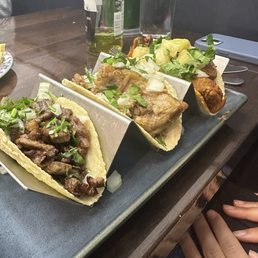 Tacos 3 (asada, carnitas, pollo)