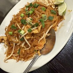 Silver Dish Thai Cuisine - Chicken Pad Thai