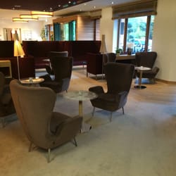 Hotel Dorint An den Thermen - Lounge-Bereich zwischen Empfang und Bar