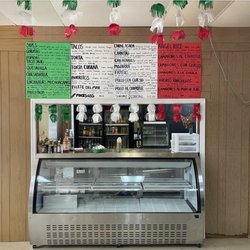 El Toro Tienda Y Taquería