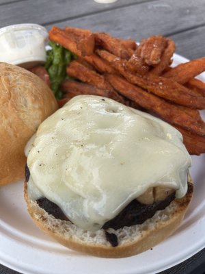 Lucky's Burger & Brew by null