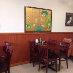 Golden Gate Restaurant - Clean and inviting.