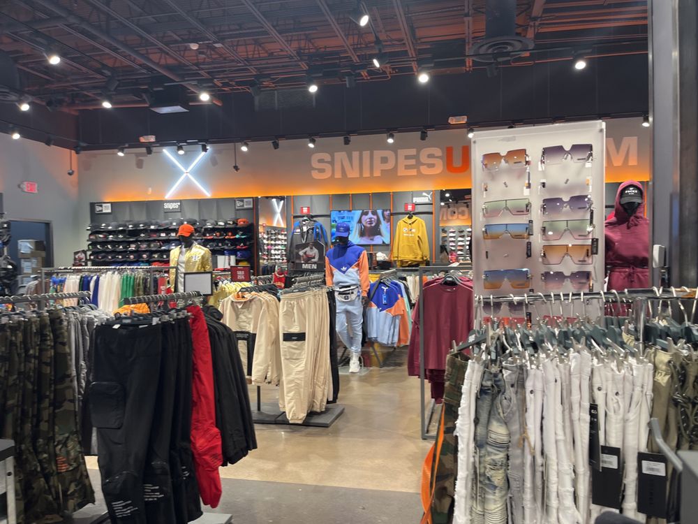 snipes shoe store
