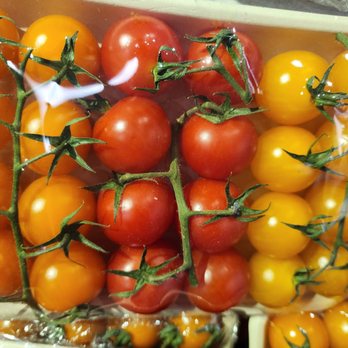 McEwan - a bunch of cherry tomatoes in a plastic container - Specialty Food Near Me - Toronto, Ontario McEwan - a bunch of cherry tomatoes in a plastic container - Specialty Food Near Me - Toronto, Ontario