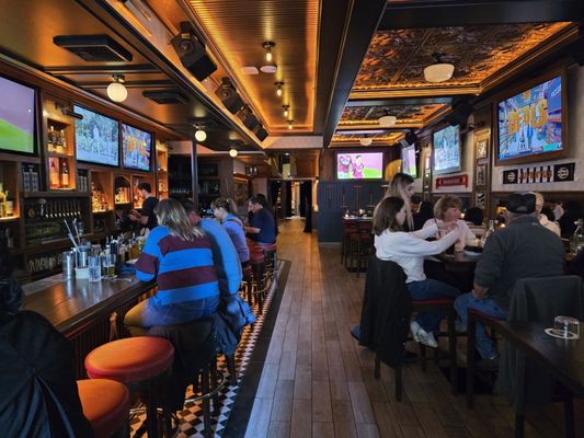 Central Park Tavern by null