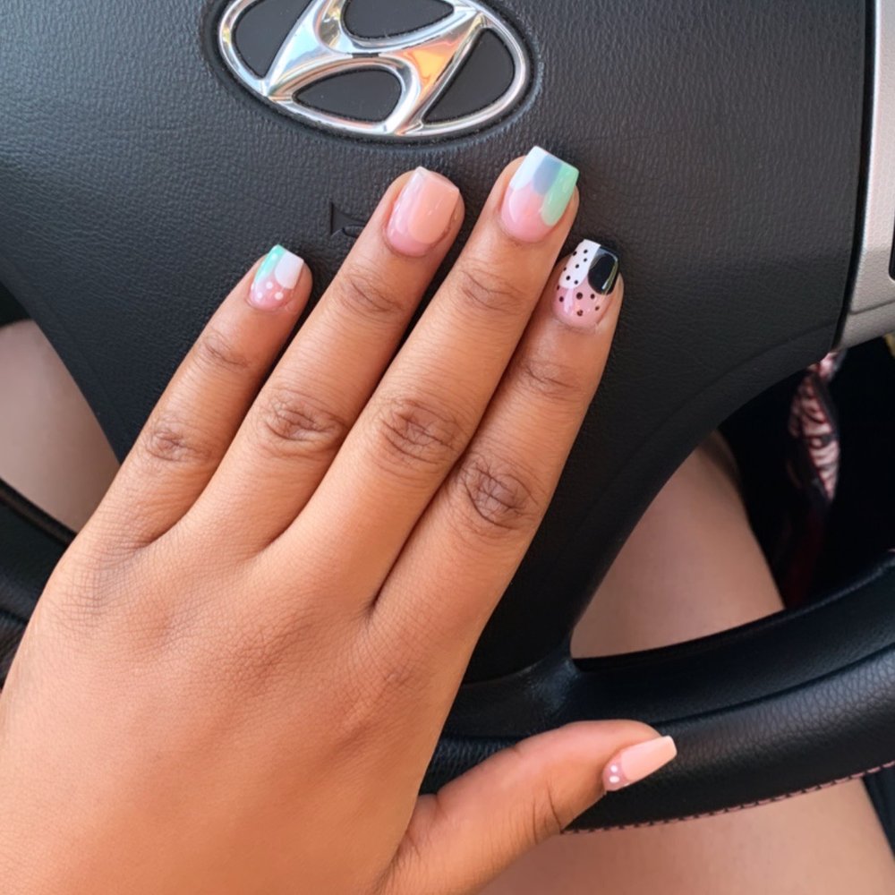 Abstract nails, done by Yyana. Love them! Abstract nails, done by Yyana. Love them!