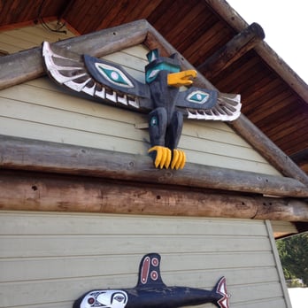 Totem Family Dining - Neat Pacific Northwest Native American art. - Breakfast & Brunch Near Me - Everett, Washington