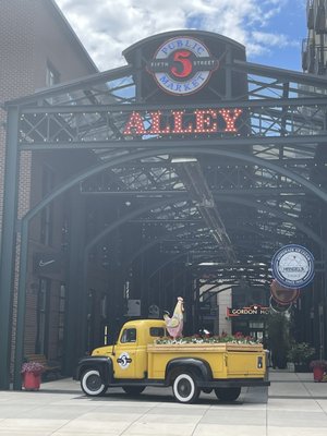 5th Street Public Market by null