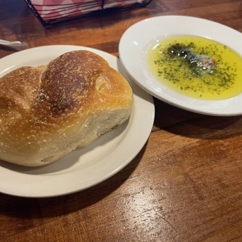 Da Vinci's - Dinner rolls/ olive oil dipping sauce. - Italian Near Me - Lebanon, Missouri