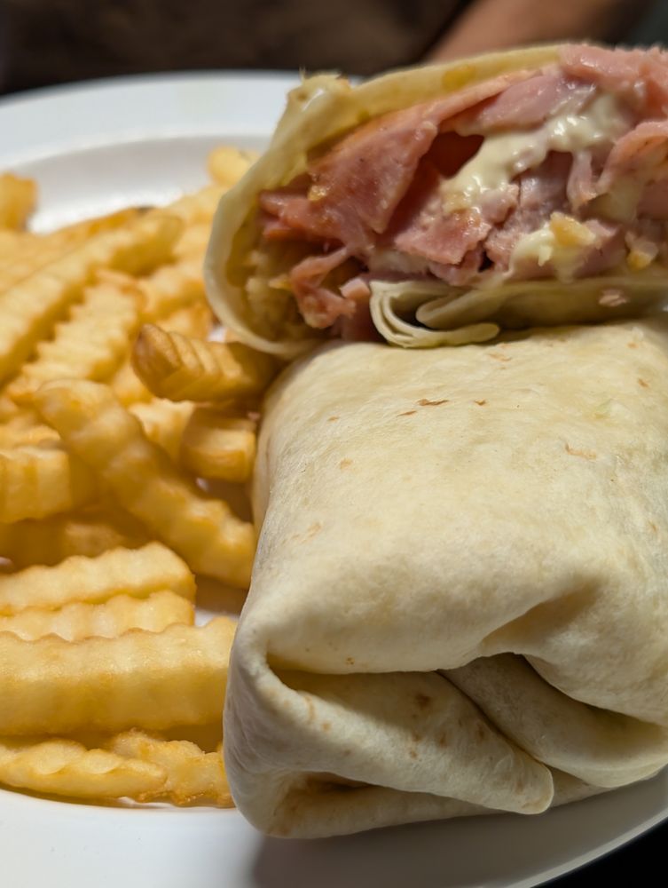 Edinger's Filling Station Logo