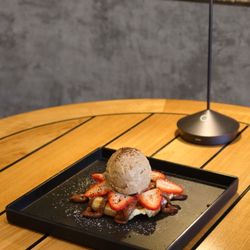 Rowseelee - Strawberry Nutella Mochi Waffle