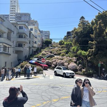 Lombard Street - Landmarks & Historical Buildings Near Me - San Francisco, California
