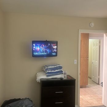 San Clemente Inn - Bedroom with tv - Hotels Near Me - San Clemente, California San Clemente Inn - Bedroom with tv - Hotels Near Me - San Clemente, California