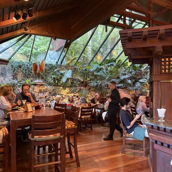 Shadowbrook - Lively interior area - American Near Me - Capitola, California