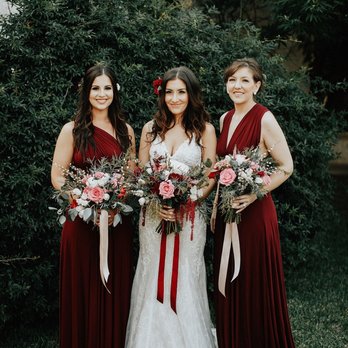 Fine Feather Florals - Bridesmaids with Bride - Floral Designers Near Me Fine Feather Florals - Bridesmaids with Bride - Floral Designers Near Me
