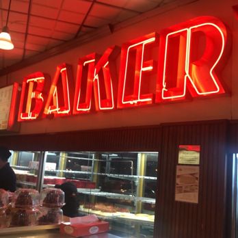 Junior's Restaurant - Bakery sign - Bakeries Near Me - Brooklyn, New York