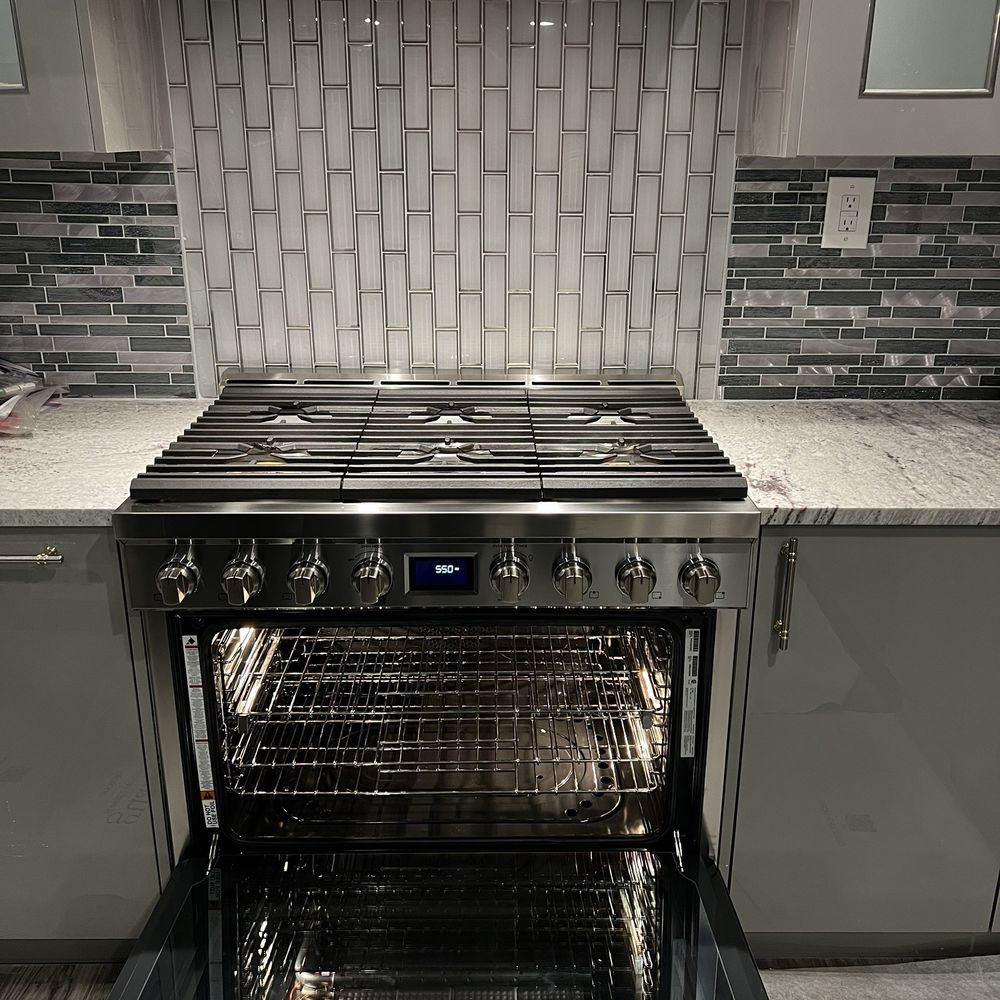 Gringer & Sons Appliance - Inside View: Frigidaire Professional Gas Range 4-22-2024 - Appliances Near Me - Commack, New York
