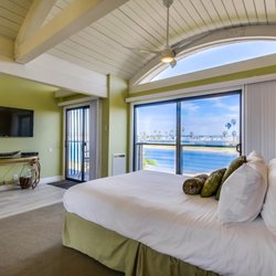 Mai Tai Beach House - Spacious master suite