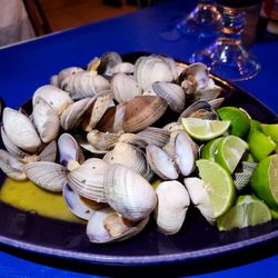 Mariscos El Malecon - Clams