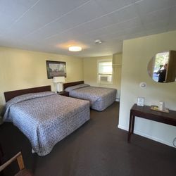 Giovanni's Red Rose Motel