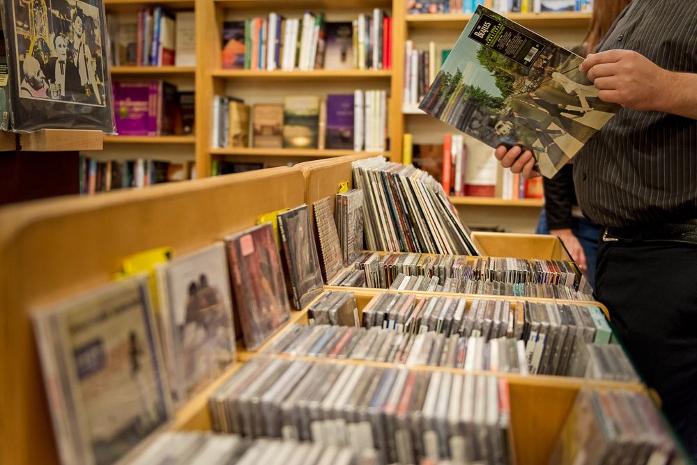 THE BOOK SHELF Updated October 2024 41 Quebec Street, Guelph, Ontario Cinema Phone