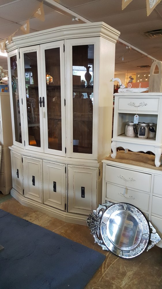 SWANSBORO ARTISANS & ANTIQUES Updated August 2024 8078 W Corbett