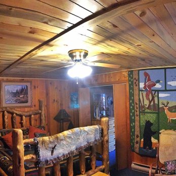 Pine Haven - Lodge Master Bedroom - Resorts Near Me - Estes Park, Colorado Pine Haven - Lodge Master Bedroom - Resorts Near Me - Estes Park, Colorado