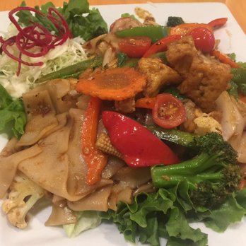 Supreme Thai Bistro - Drunken noodles with vegetables and tofu - Thai Near Me - Chantilly, Virginia