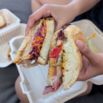 Mimi’s On Lincoln - Cafes Near Me - Chicago, Illinois