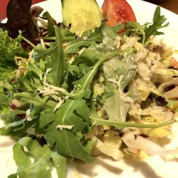 Restaurant Knoblauch - Knackiger Beilagensalat mit Bärlauchdressing