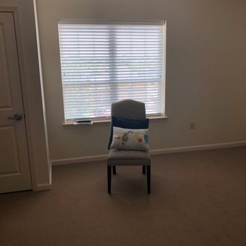 Hercules Moving - Chair left behind sitting in the middle of the old unit - Movers Near Me - Virginia Beach, Virginia Hercules Moving - Chair left behind sitting in the middle of the old unit - Movers Near Me - Virginia Beach, Virginia