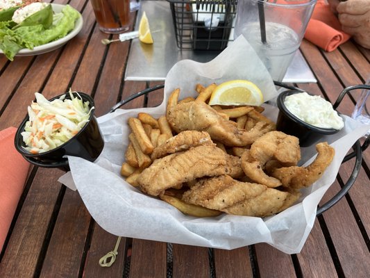 Washington Square Bar & Grill by null