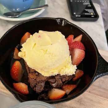Bluestone Lane DUMBO Café - Coffee & Tea Near Me - Brooklyn, New York